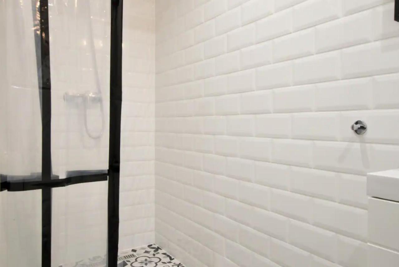 Studio Apartments By Hi5- Apartment In Downtown Budapeste Exterior foto