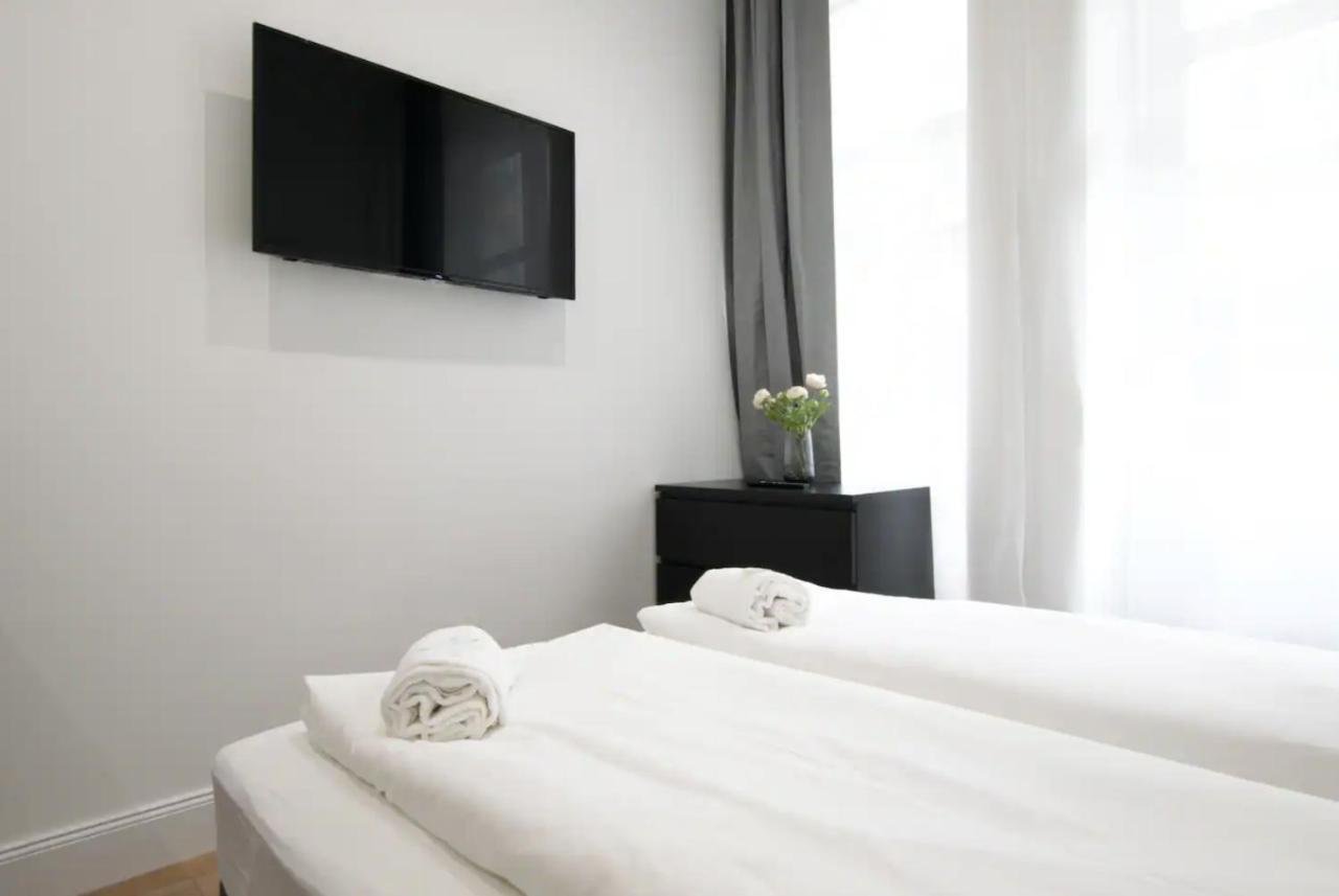 Studio Apartments By Hi5- Apartment In Downtown Budapeste Exterior foto