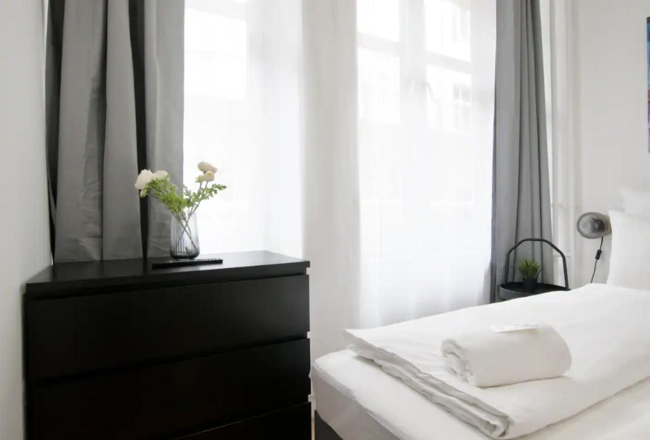 Studio Apartments By Hi5- Apartment In Downtown Budapeste Exterior foto